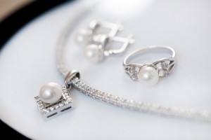 Ring and necklace with pearls and small diamonds